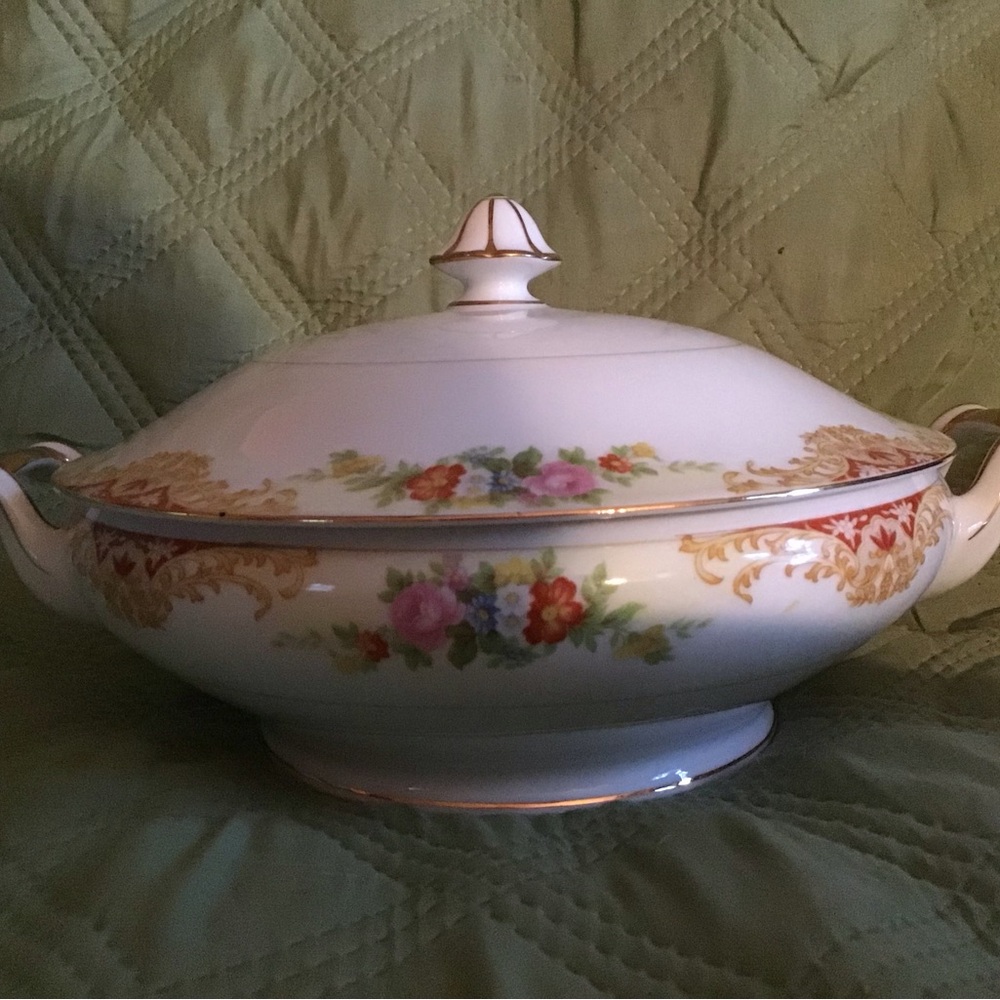 Noritake Japan covered serving dish 1940s vintage discontinued pattern. China